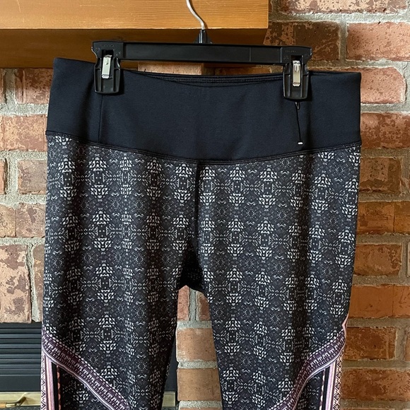 Calia by Carrie Underwood Patterned 7/8 Leggings - Picture 2 of 6